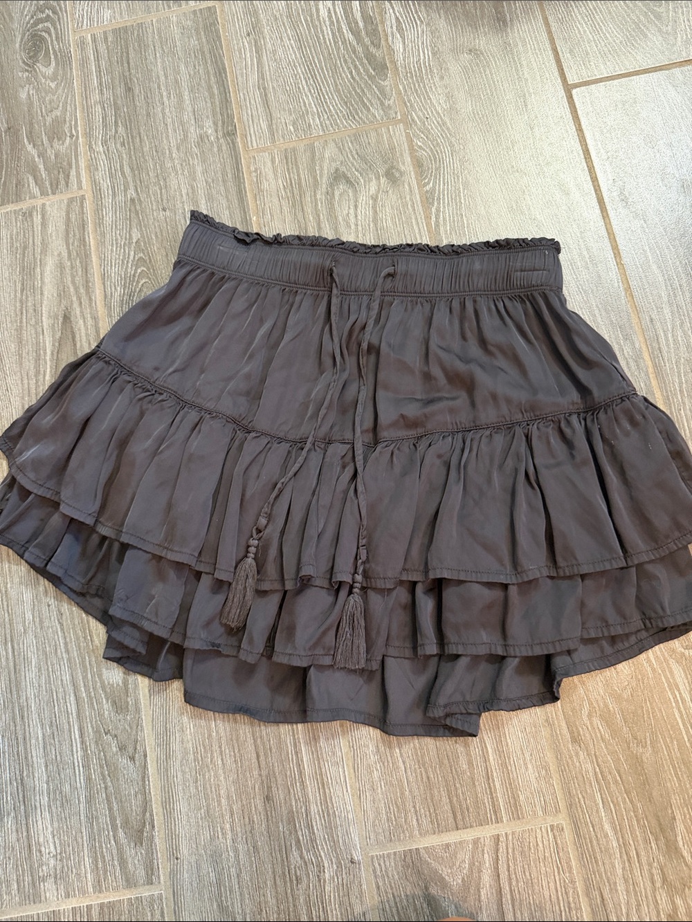 aerie women’s Gray Black Tiered Skater Skirt silky flowy size small S